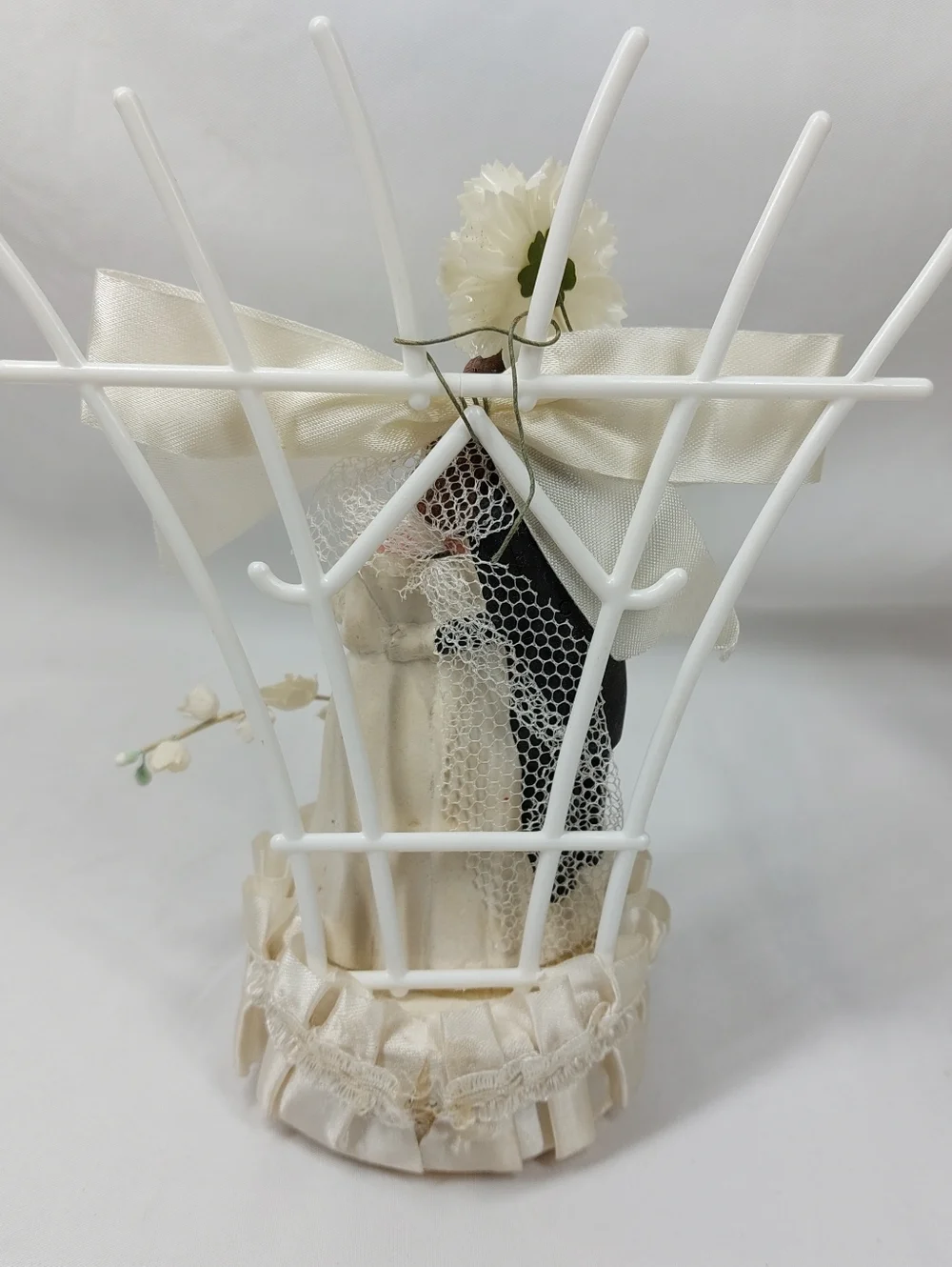 VTG 1940s 50s WEDDING CAKE TOPPERS BRIDE & GROOM LOT OF 2 Chalkware Plastic